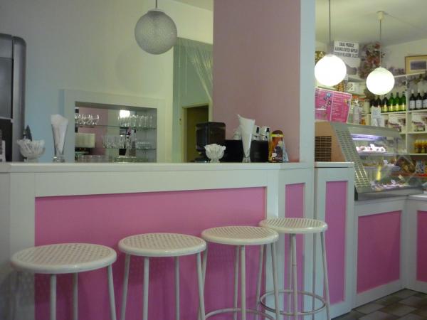 Cukrárna Evelína - uvnitř - bar